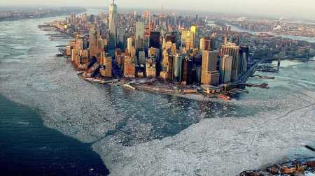 New-York-surrounded-by-ice